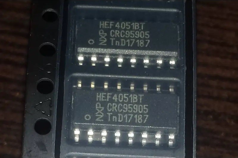 HEF4051BT - SMD